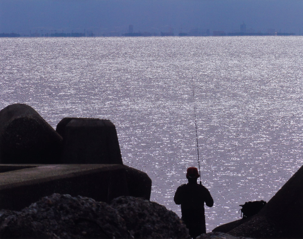 小鍛冶秀明　光る海
